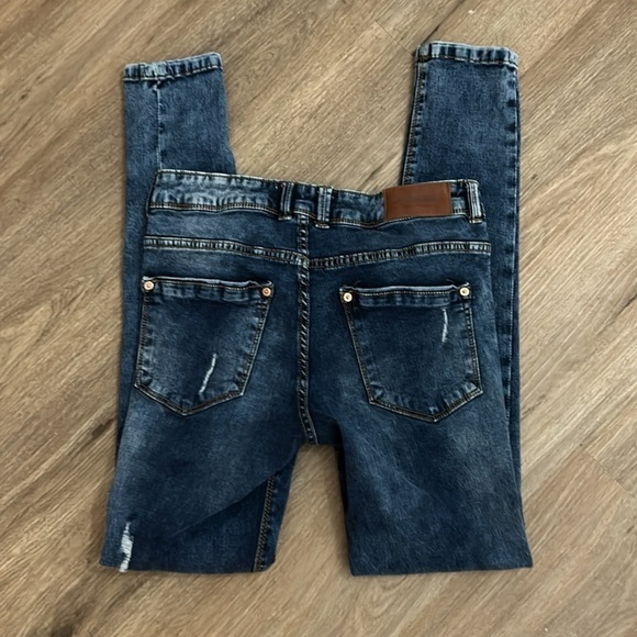 ALCOTT Distress Skinny Jeans - Picture 8 of 9